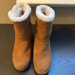 White Mountain Tan Suede Boots with Knit Detail and Faux Fur Trim Size 7